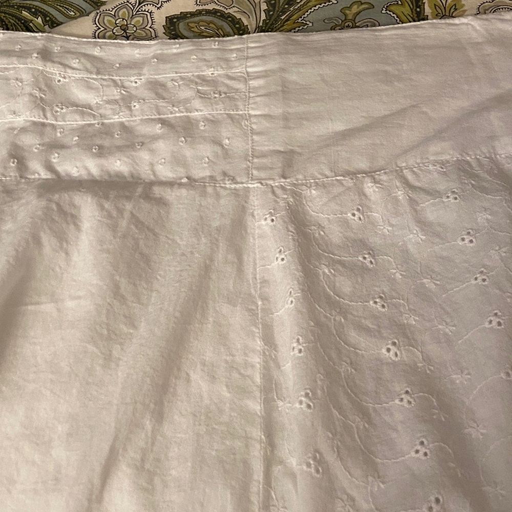 Elegant White Layered Mini Skirt - Picture 5 of 15